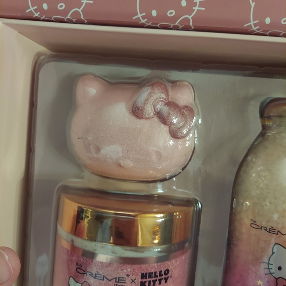 The creme shop x Hello Kitty bath set - Picture 7 of 9